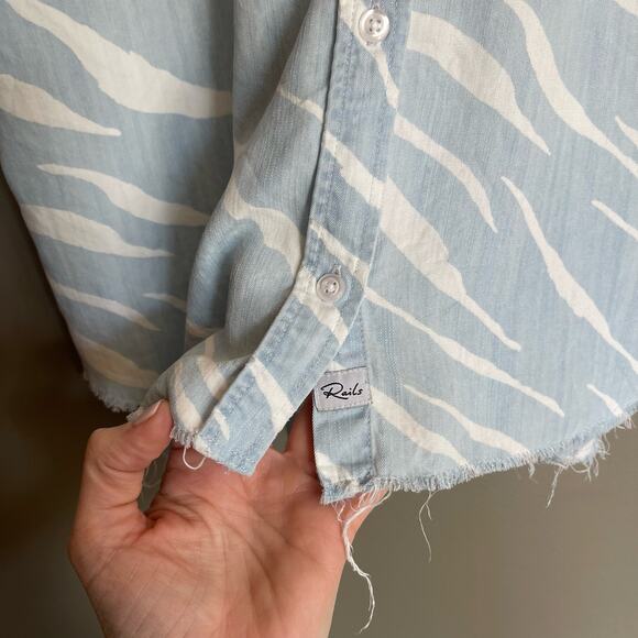 RAILS Lex Shirt in Light Vintage Zebras Size XS Blue White Stripe Tencel Raw Hem - Picture 12 of 16